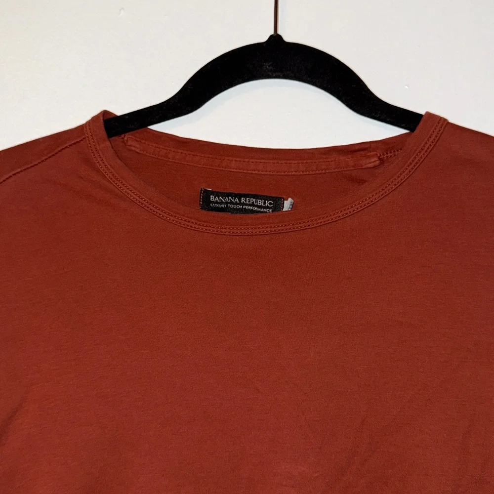 Banana Republic Men's Short Sleeve Tee in Rust